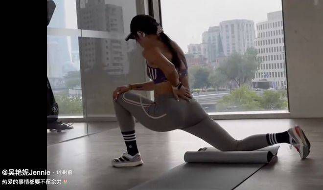 日本老师掀裙子打屁股